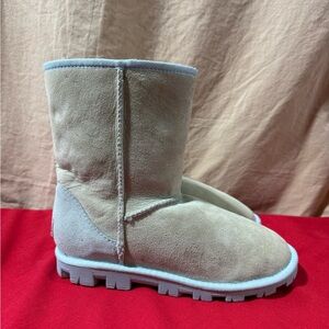 UGG Short Suede Winter Boots in Beige with White Trim